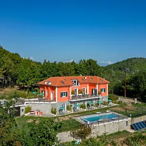  Vakantieboerderij Cascina Trevo